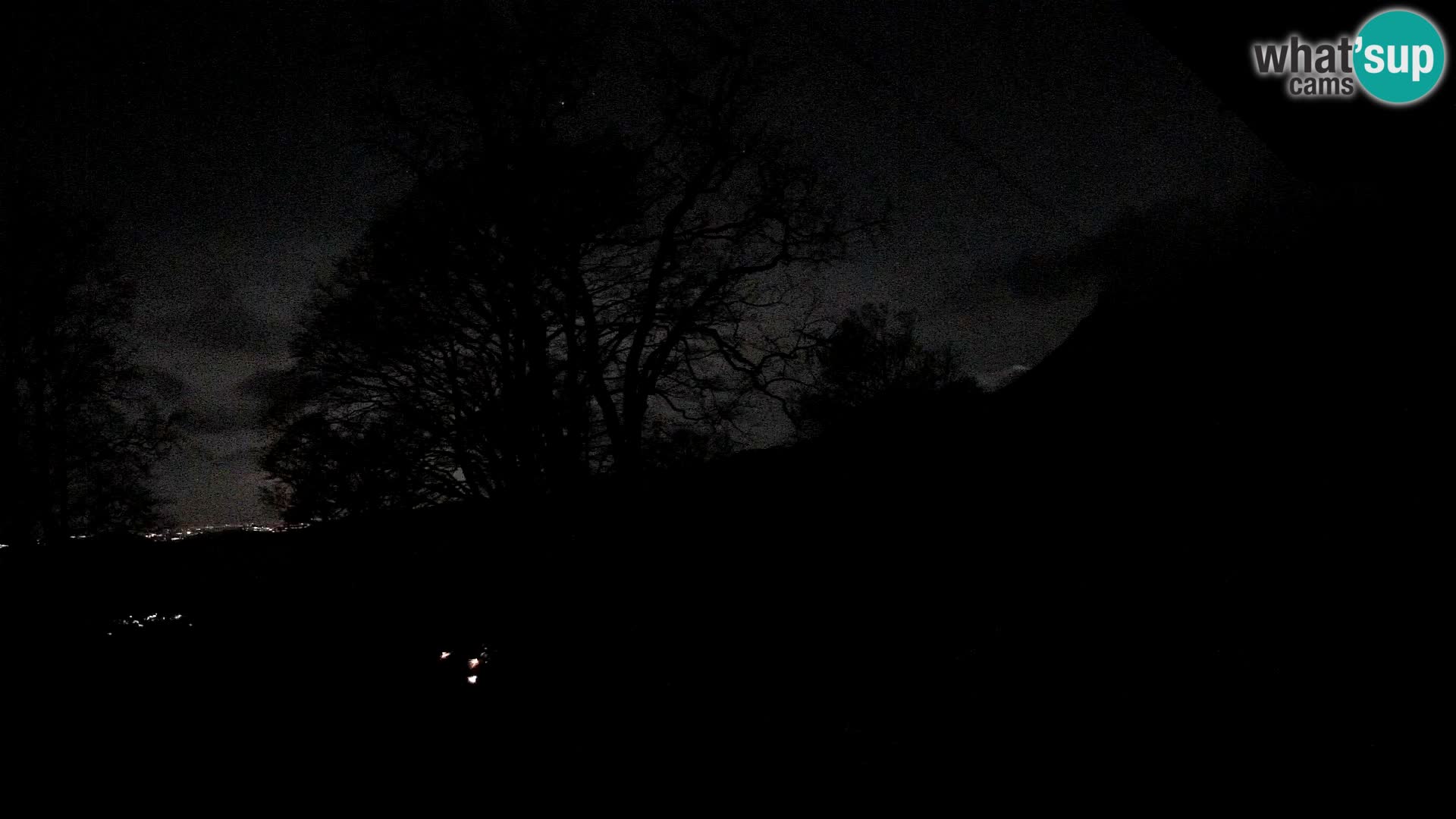 Cámara en vivo de la cabaña de montaña Planina Razor (1315) | vista hacia Tolminski Migovec