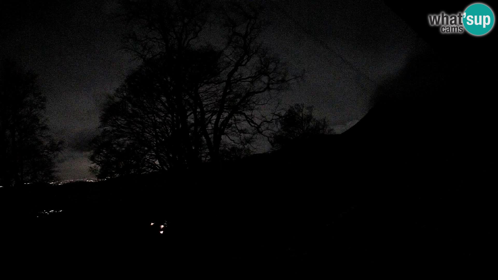 Planina Razor Mountain Hut live cam (1315) | view to Tolminski Migovec