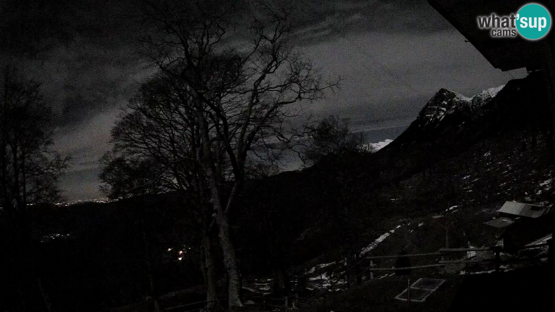 Planina Razor Bergütte Webcam (1315) | Blick auf Tolminski Migovec