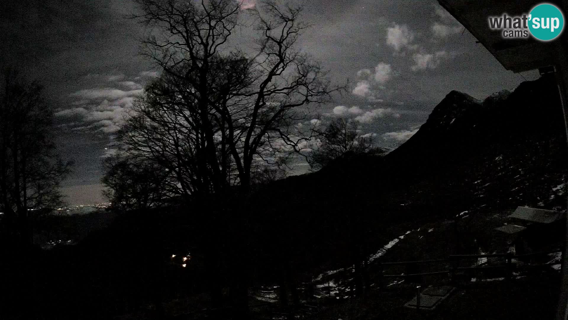 Planinarski dom na planini Razor (1315) | Pogled na Tolminski Migovec