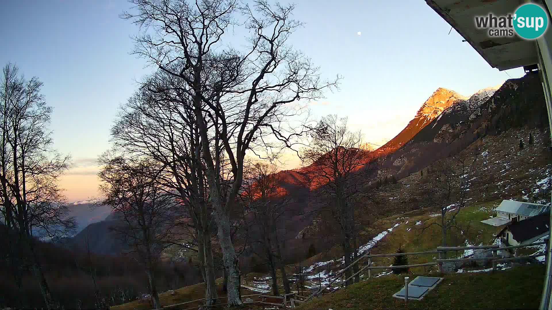 Refuge de la montagne Planina Razor caméra en direct (1315) | vue sur Tolminski Migovec