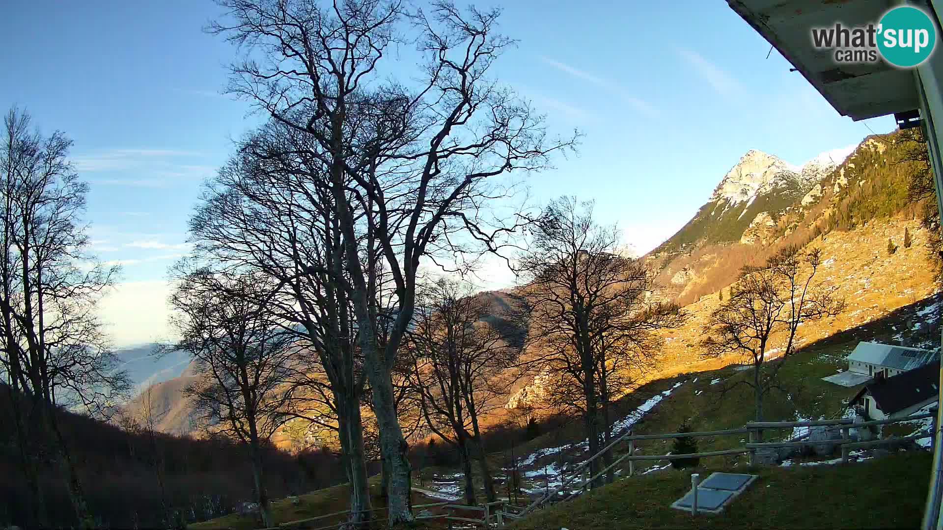 Planina Razor Mountain Hut live cam (1315) | view to Tolminski Migovec