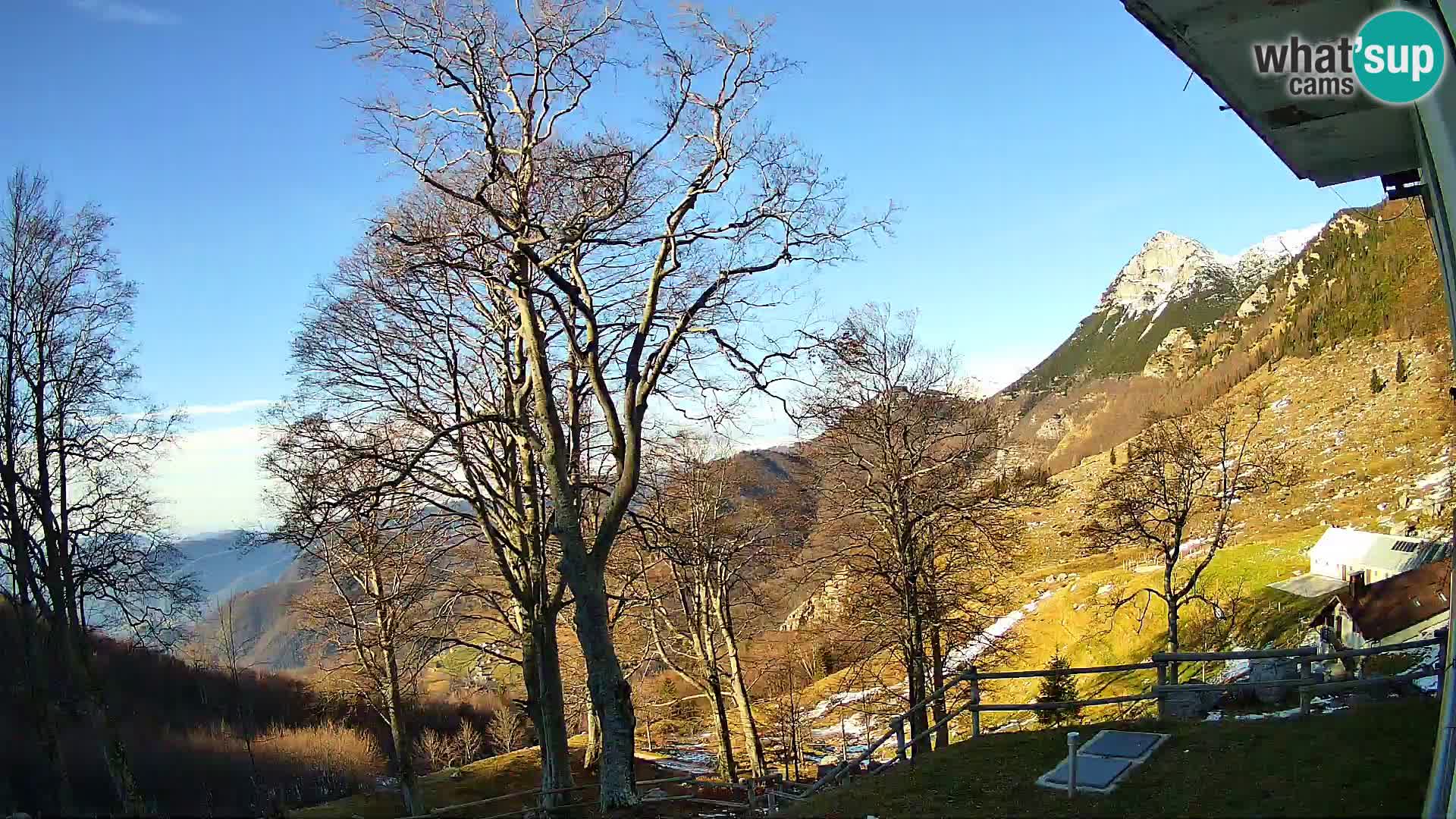 Planina Razor Bergütte Webcam (1315) | Blick auf Tolminski Migovec