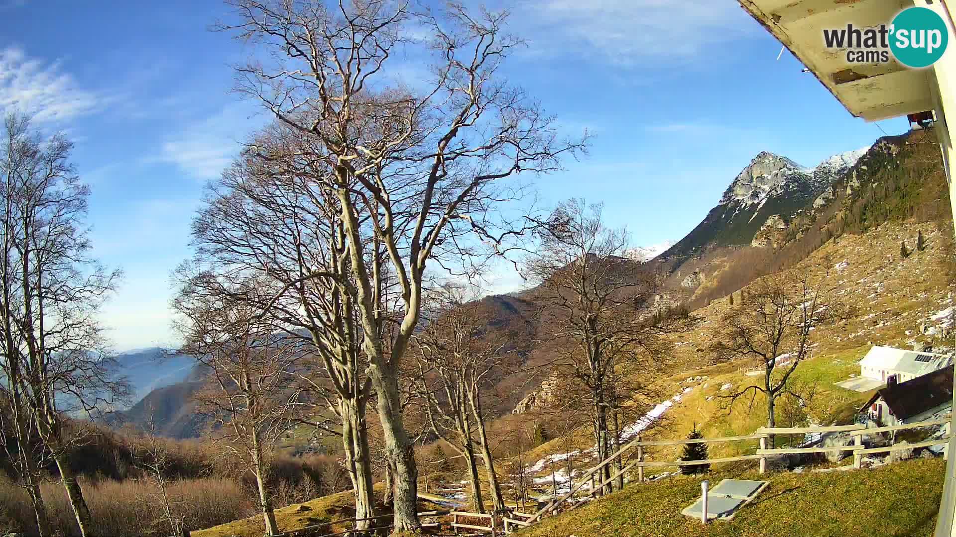 Planina Razor Bergütte Webcam (1315) | Blick auf Tolminski Migovec
