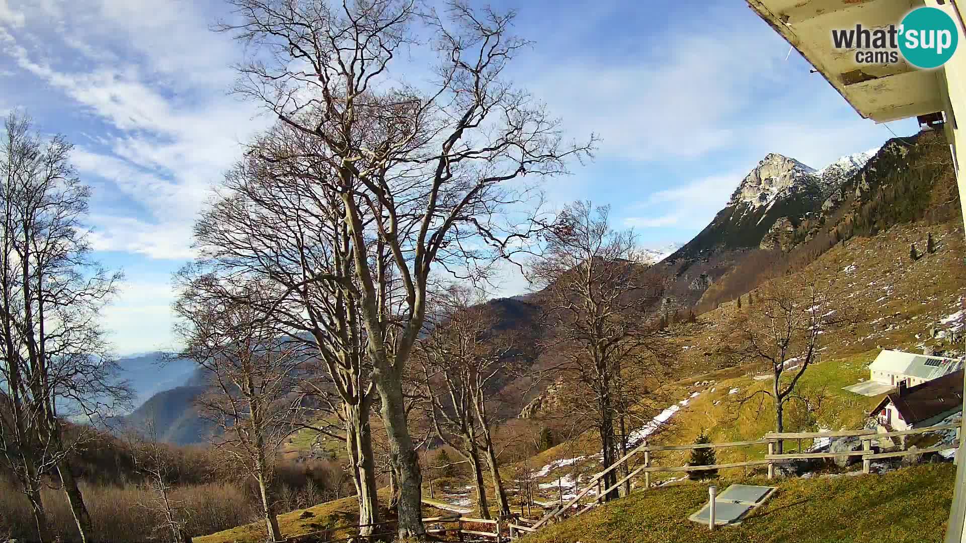 Planinarski dom na planini Razor (1315) | Pogled na Tolminski Migovec