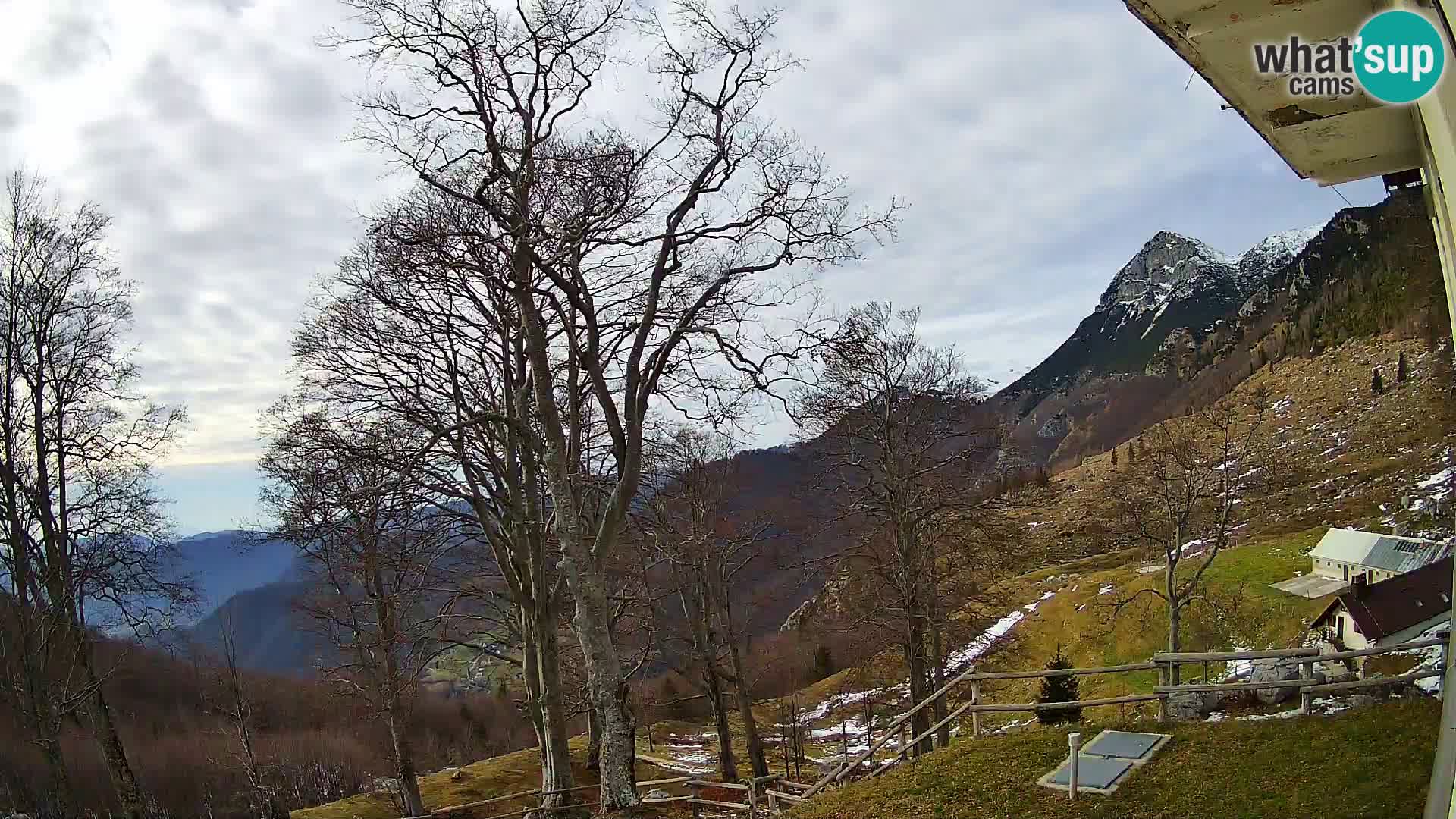 Planinarski dom na planini Razor (1315) | Pogled na Tolminski Migovec