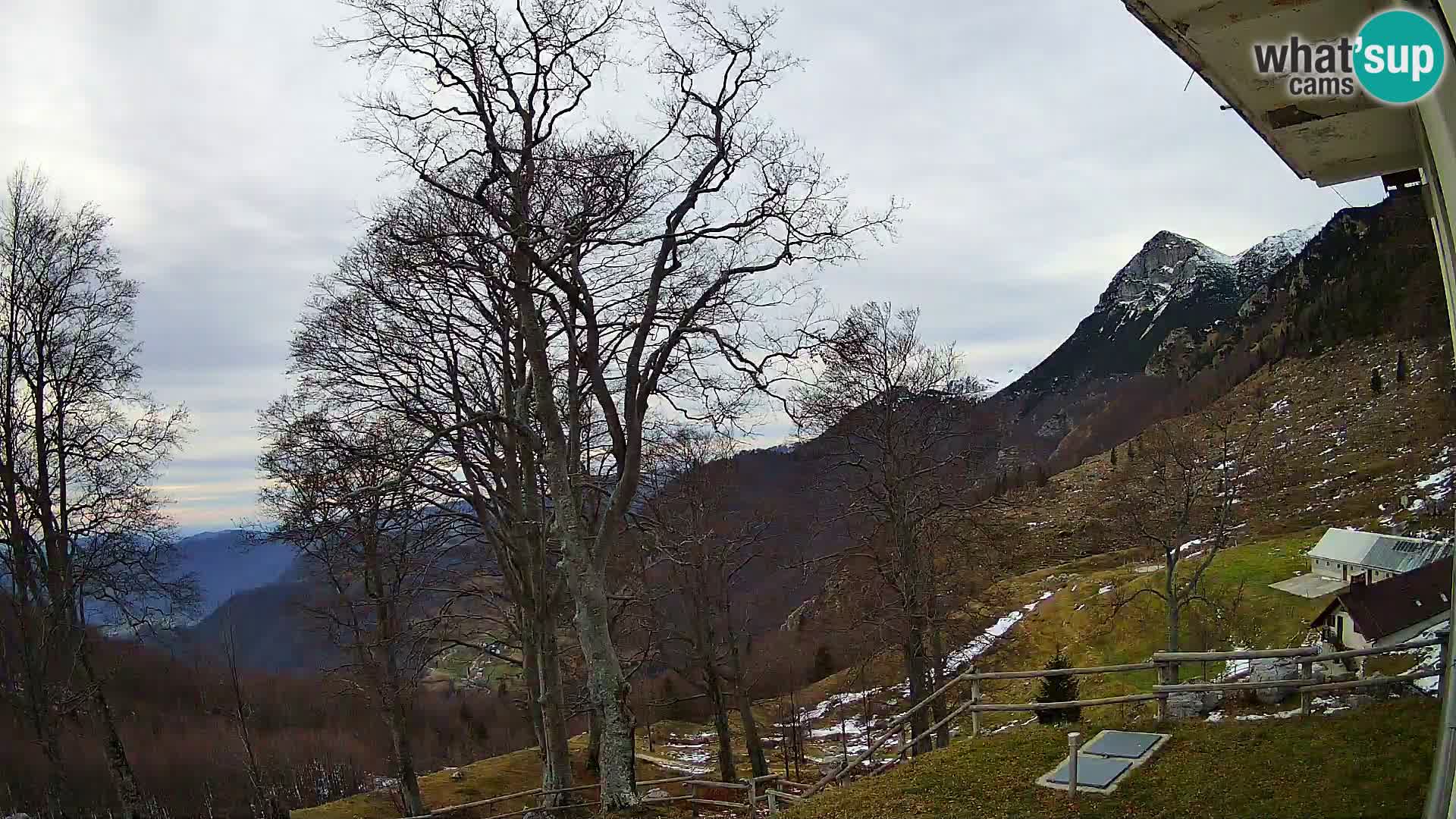 Planinarski dom na planini Razor (1315) | Pogled na Tolminski Migovec