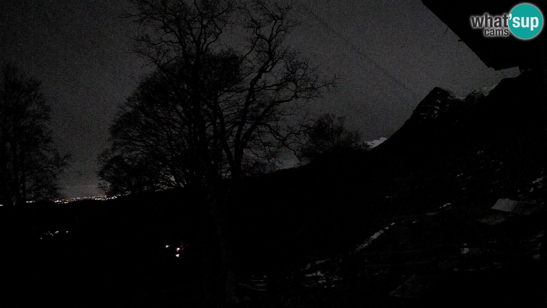 Planina Razor Mountain Hut live cam (1315) | view to Tolminski Migovec