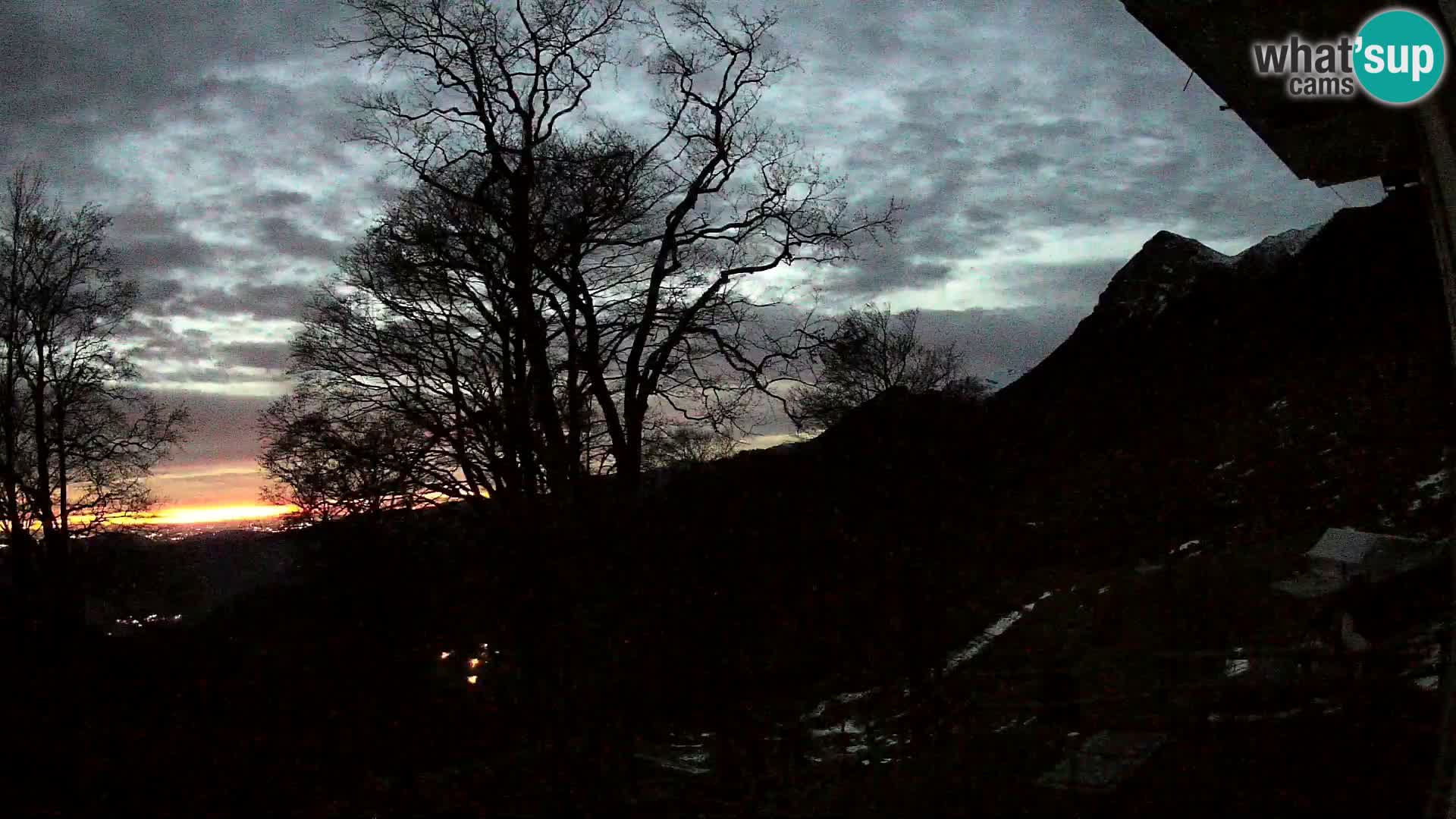 Planina Razor Mountain Hut live cam (1315) | view to Tolminski Migovec