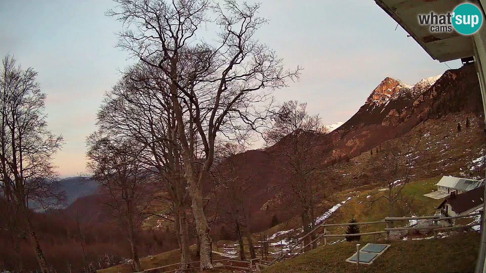 Planina Razor Bergütte Webcam (1315) | Blick auf Tolminski Migovec