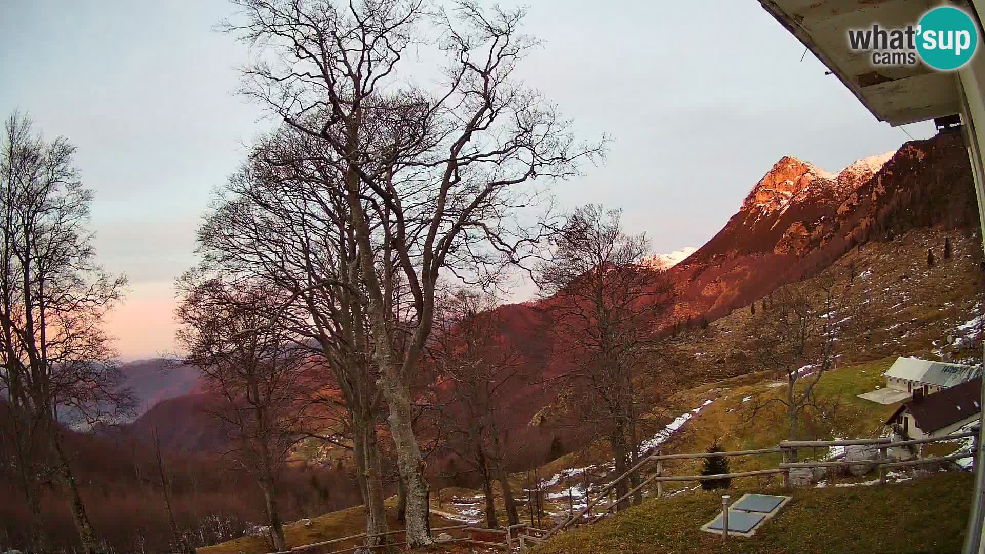 Planina Razor Bergütte Webcam (1315) | Blick auf Tolminski Migovec