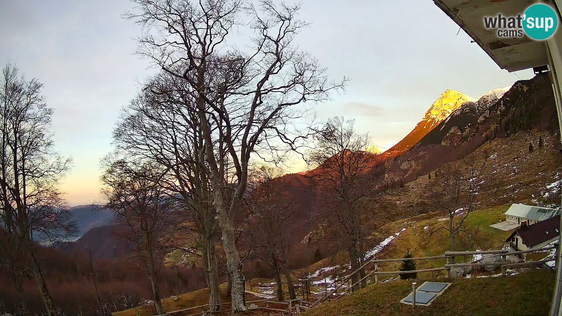 Planina Razor Mountain Hut live cam (1315) | view to Tolminski Migovec