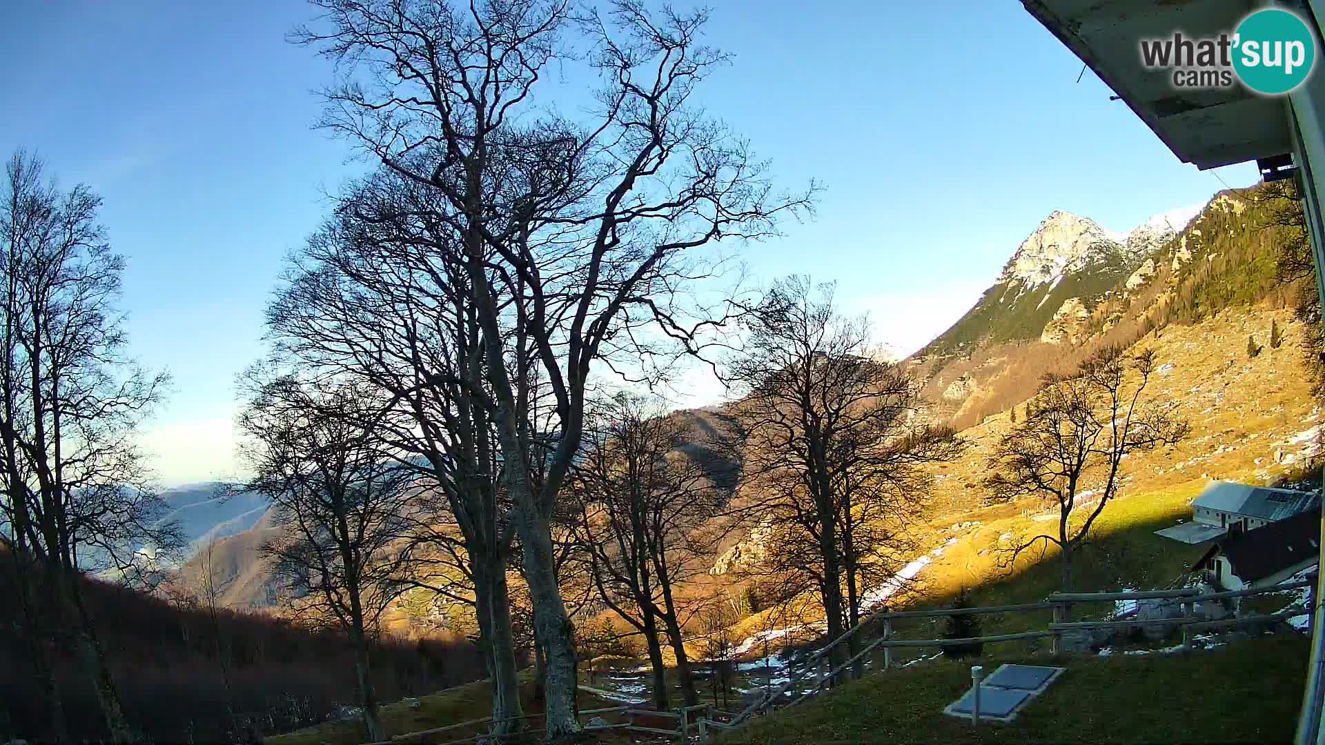 Planina Razor Mountain Hut live cam (1315) | view to Tolminski Migovec