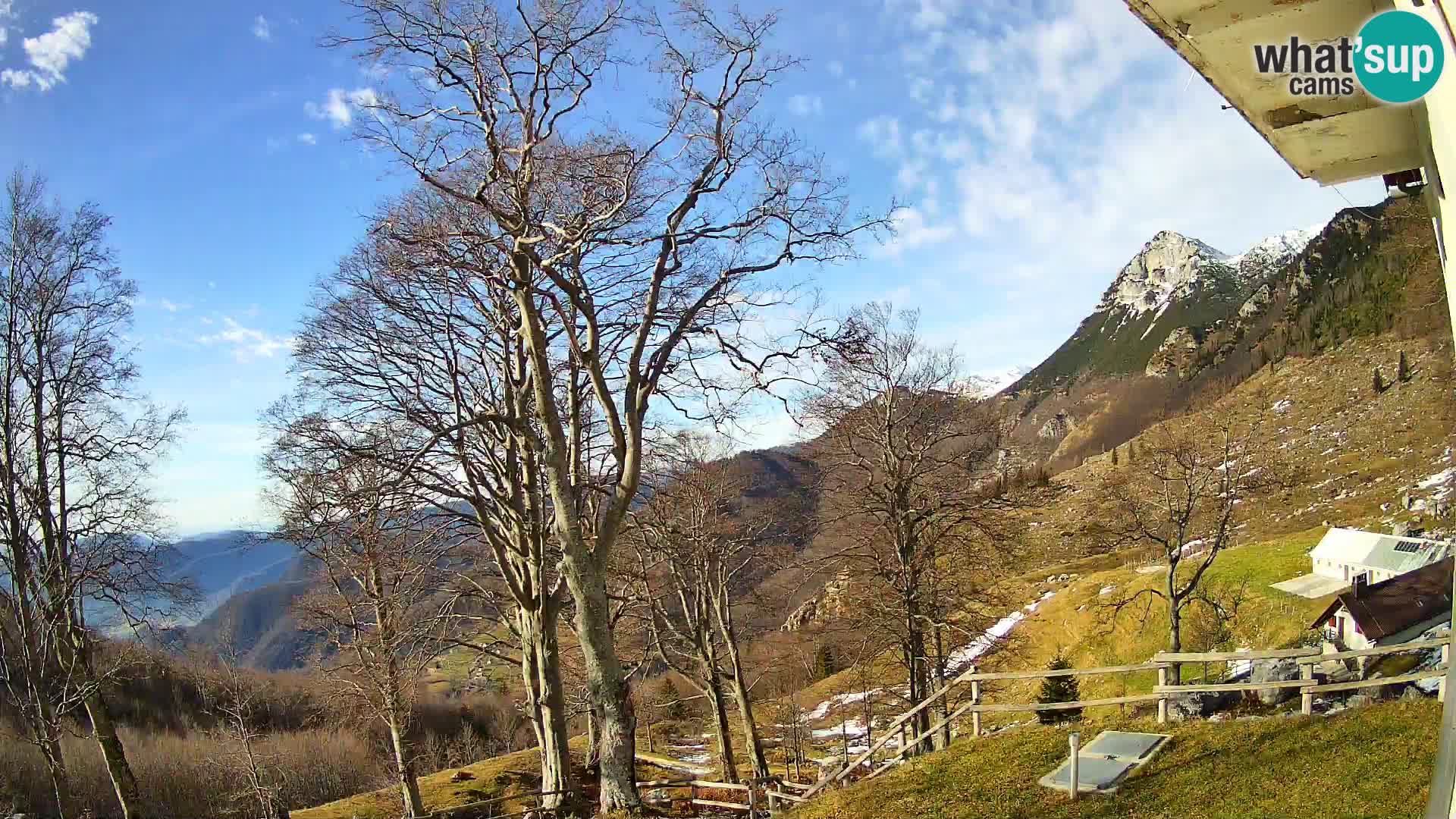Baita di montagna Planina Razor webcam (1315) | vista su Tolminski Migovec