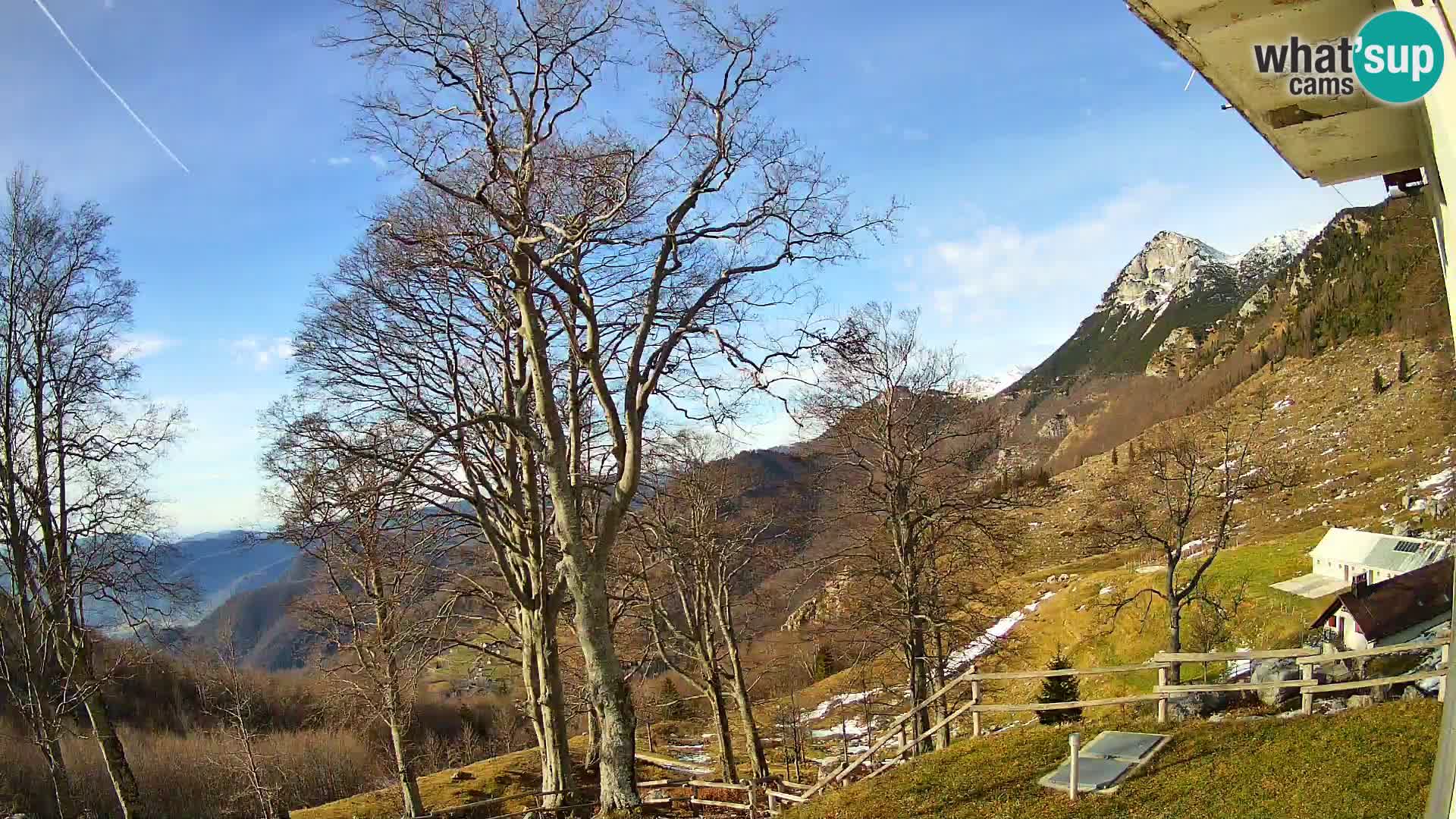 Planinarski dom na planini Razor (1315) | Pogled na Tolminski Migovec