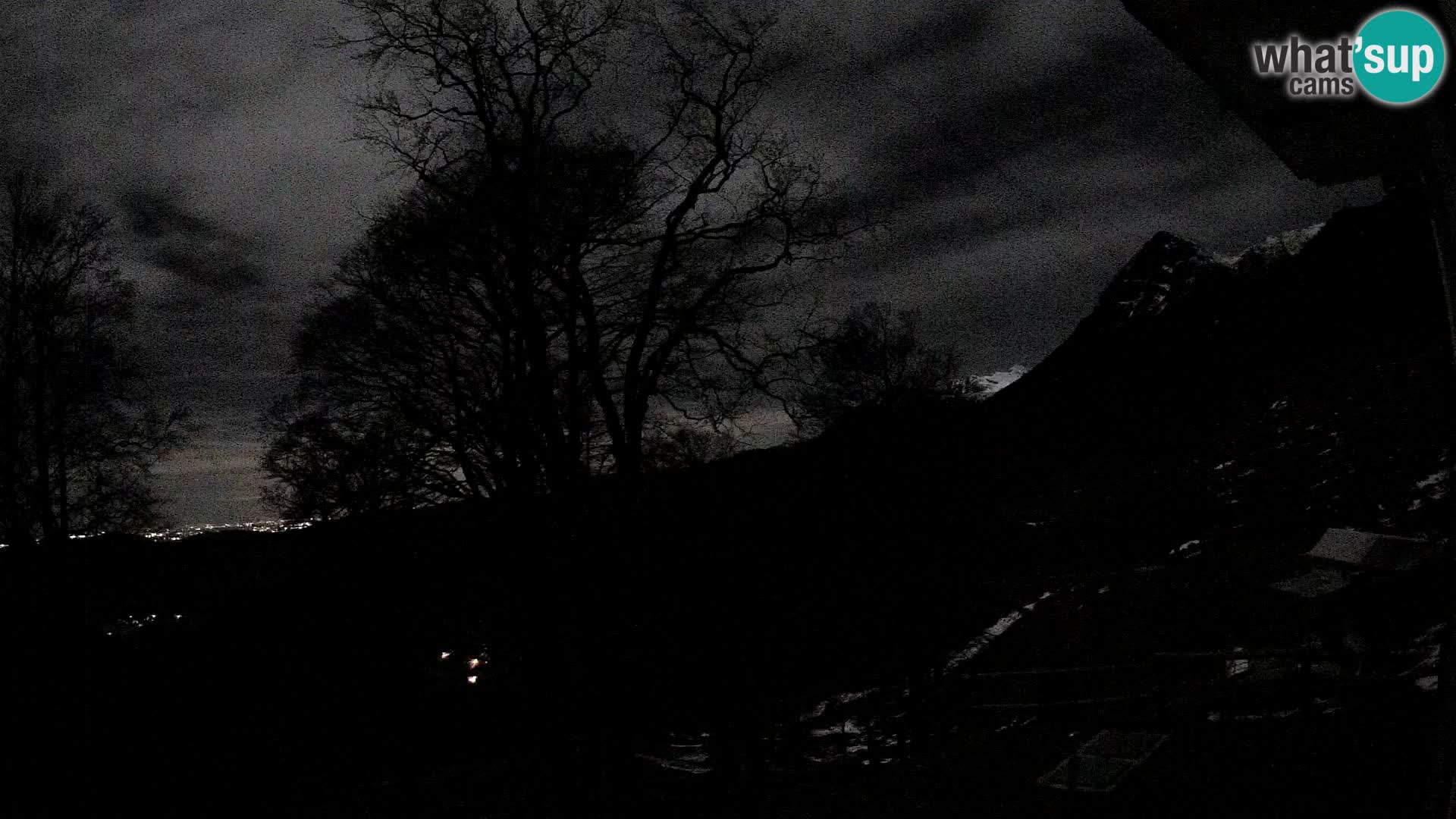 Planina Razor Bergütte Webcam (1315) | Blick auf Tolminski Migovec