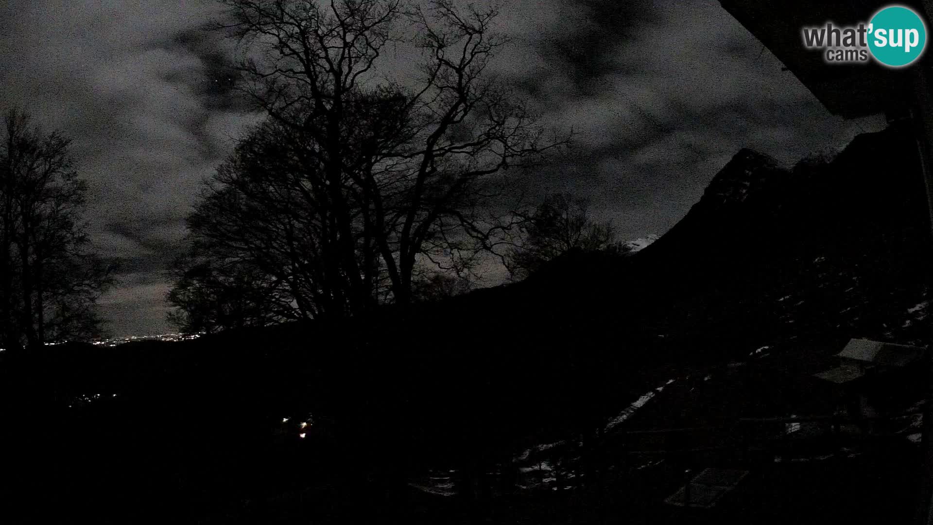 Planina Razor Mountain Hut live cam (1315) | view to Tolminski Migovec