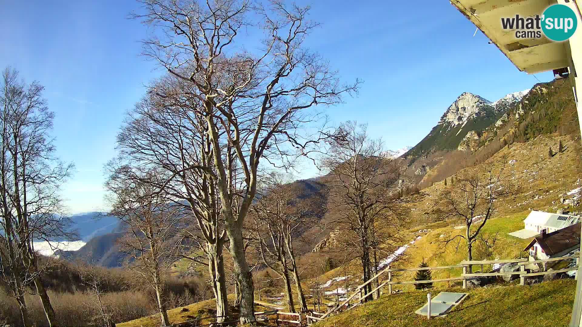 Planina Razor Mountain Hut live cam (1315) | view to Tolminski Migovec