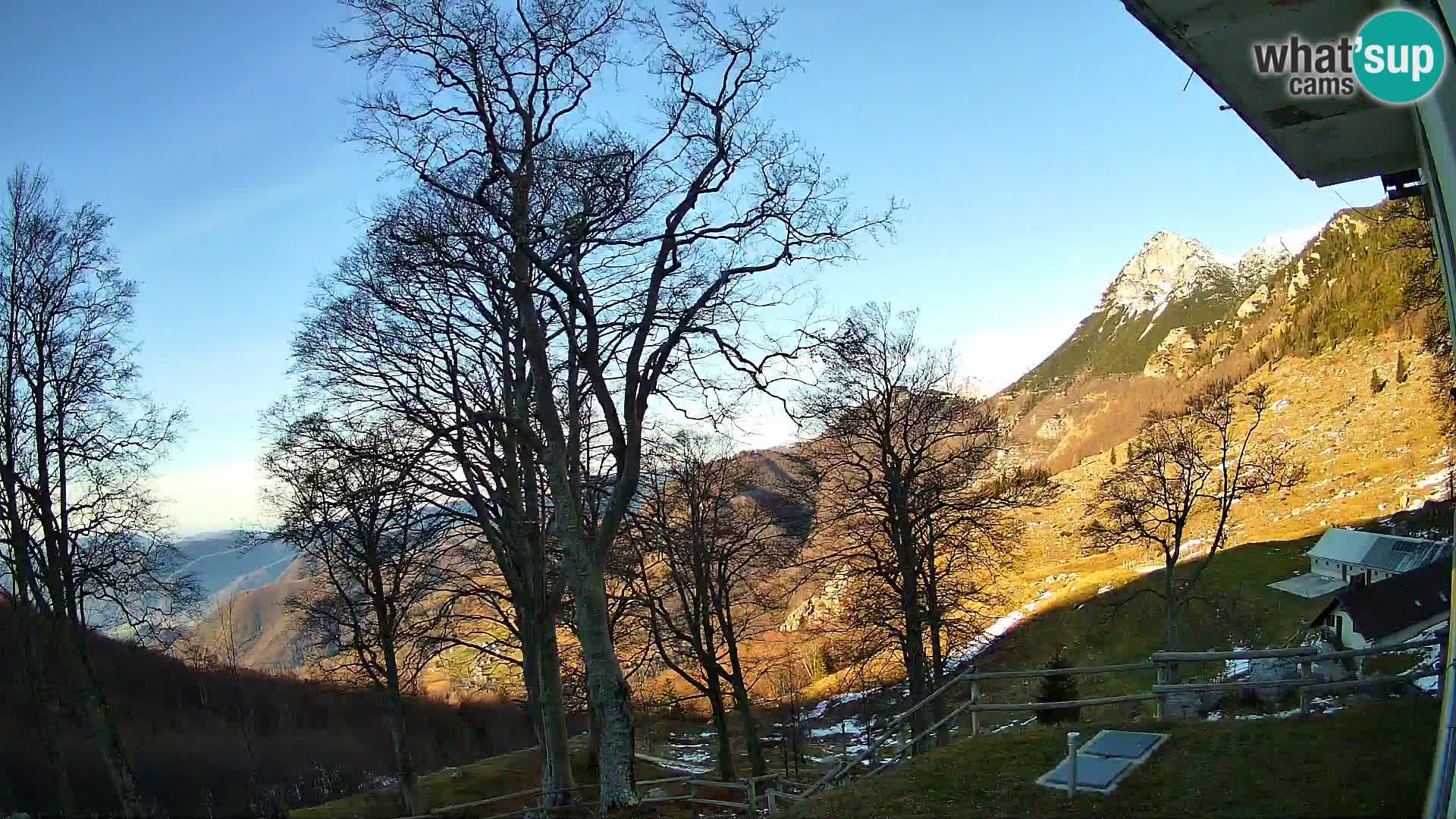 Planina Razor Bergütte Webcam (1315) | Blick auf Tolminski Migovec