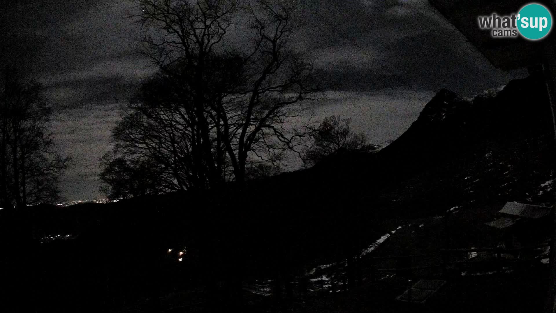 Planina Razor Mountain Hut live cam (1315) | view to Tolminski Migovec