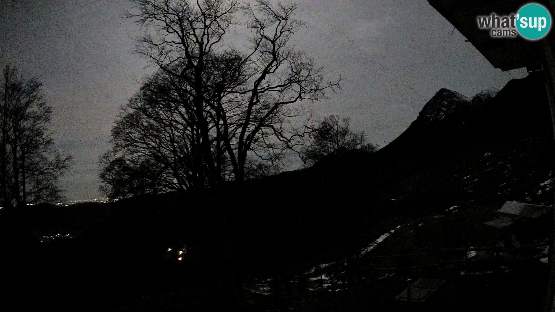 Koča na Planini Razor spletna kamera (1315) | Pogled na Tolminski Migovec