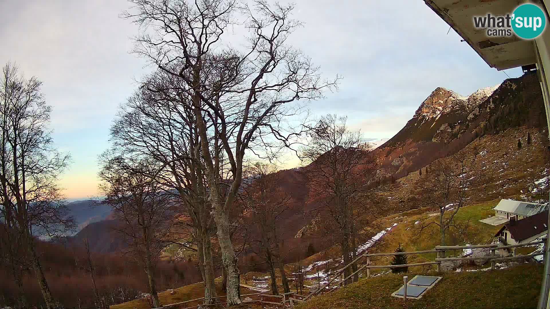 Planina Razor Mountain Hut live cam (1315) | view to Tolminski Migovec