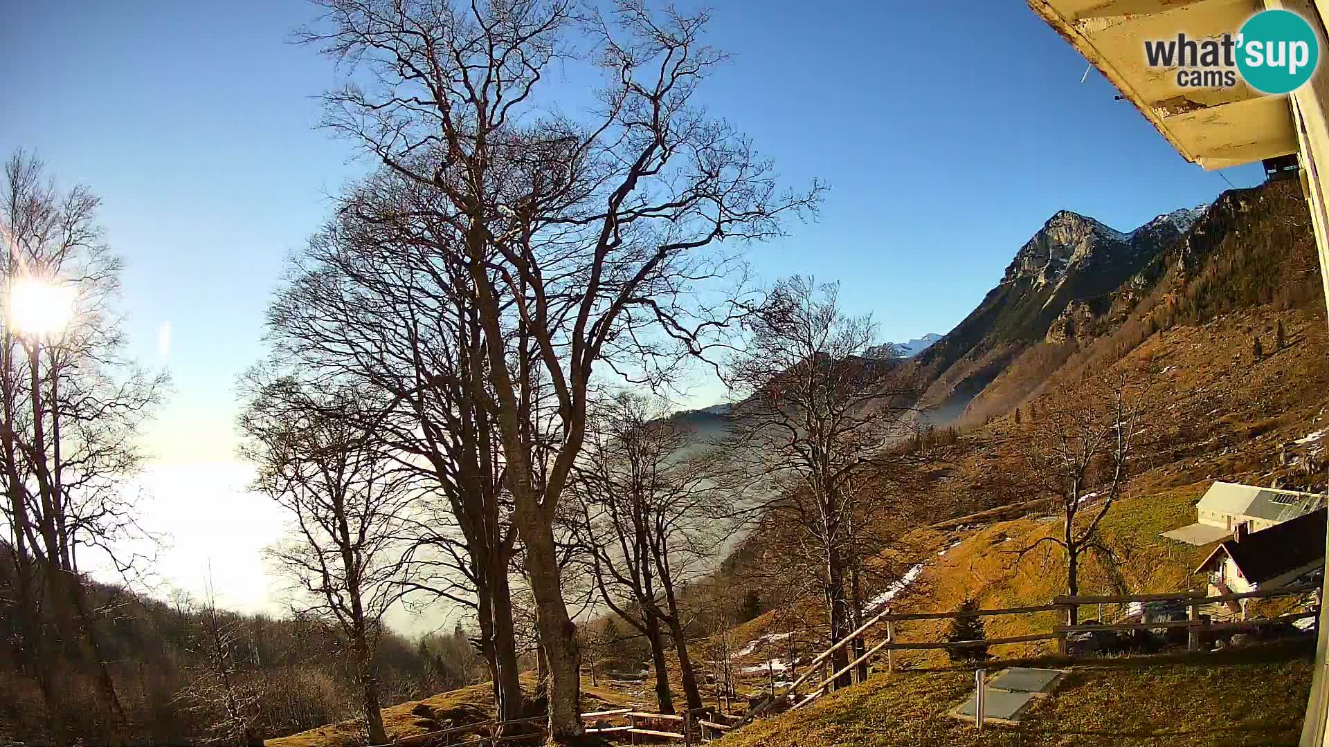 Planinarski dom na planini Razor (1315) | Pogled na Tolminski Migovec