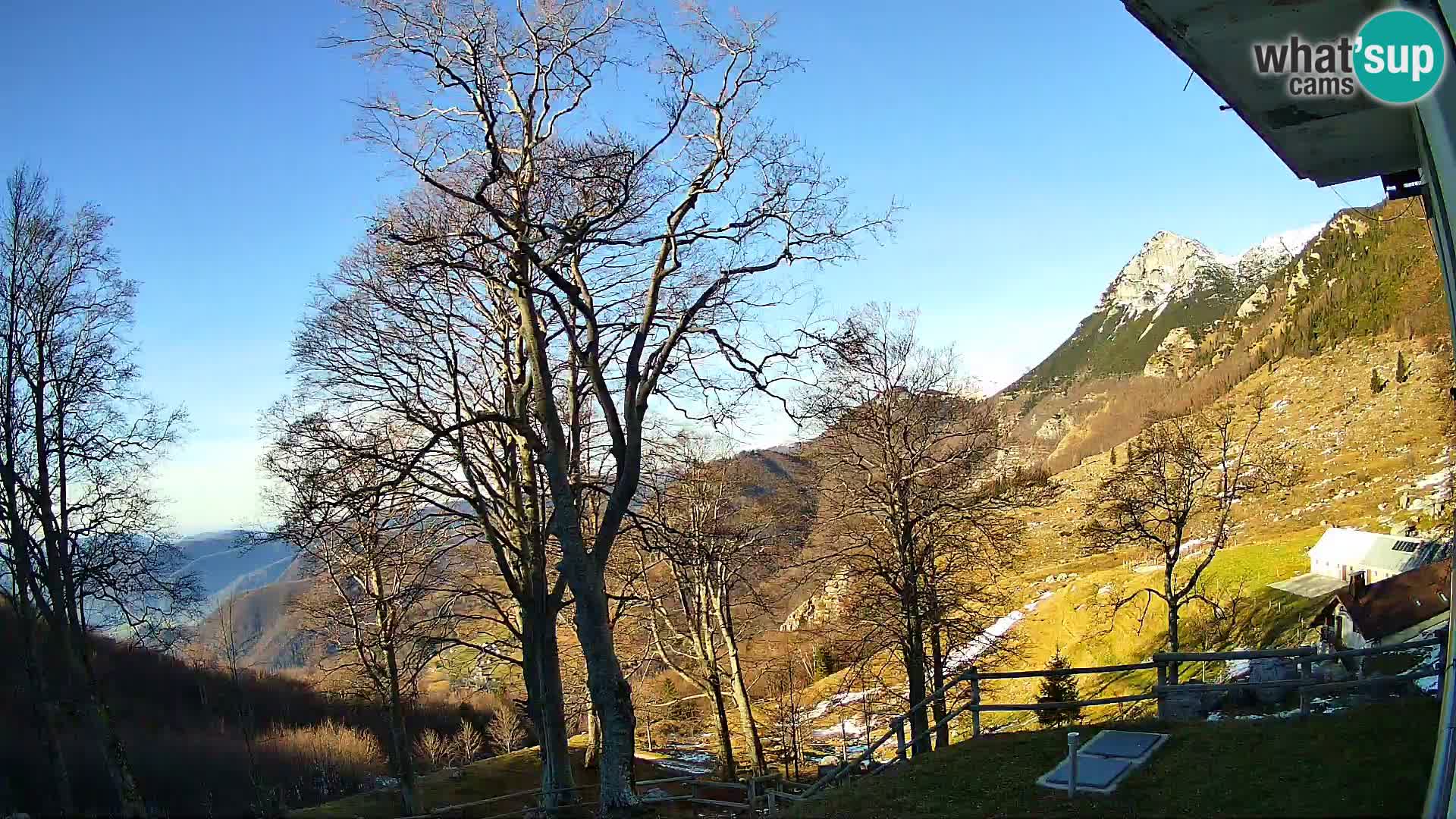 Planina Razor Mountain Hut live cam (1315) | view to Tolminski Migovec