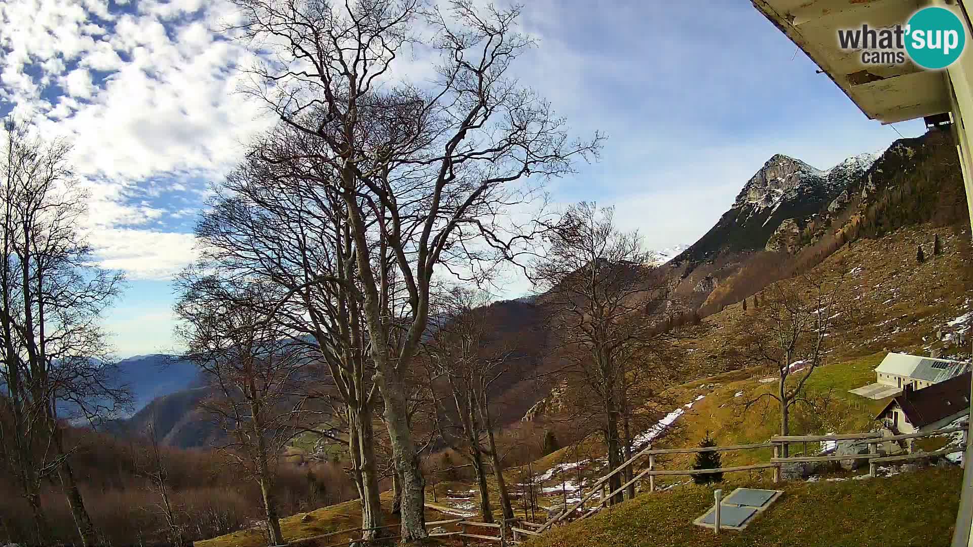 Baita di montagna Planina Razor webcam (1315) | vista su Tolminski Migovec