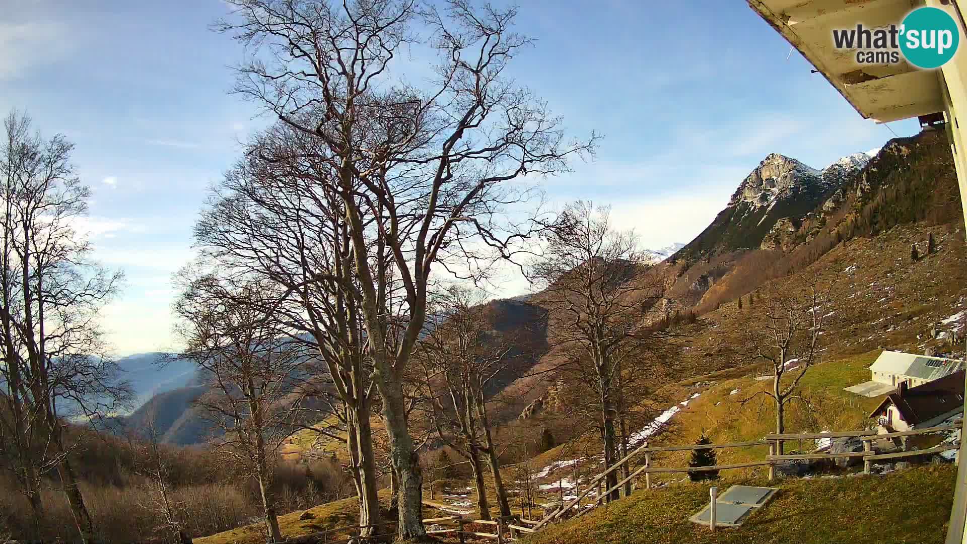 Planina Razor Mountain Hut live cam (1315) | view to Tolminski Migovec
