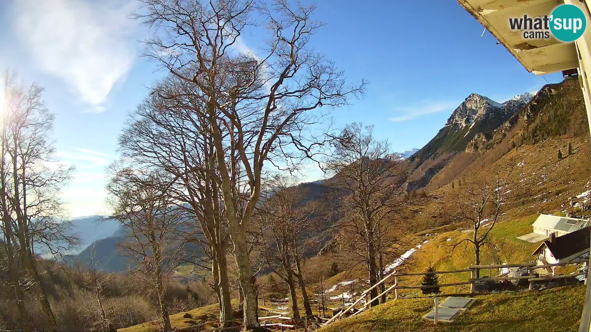 Planina Razor Bergütte Webcam (1315) | Blick auf Tolminski Migovec
