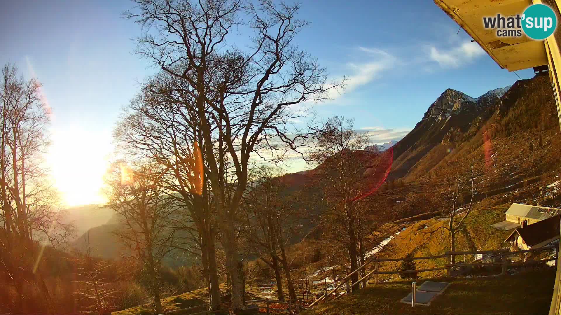 Planinarski dom na planini Razor (1315) | Pogled na Tolminski Migovec