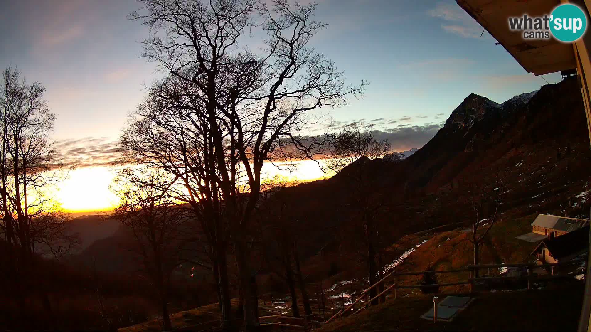 Baita di montagna Planina Razor webcam (1315) | vista su Tolminski Migovec