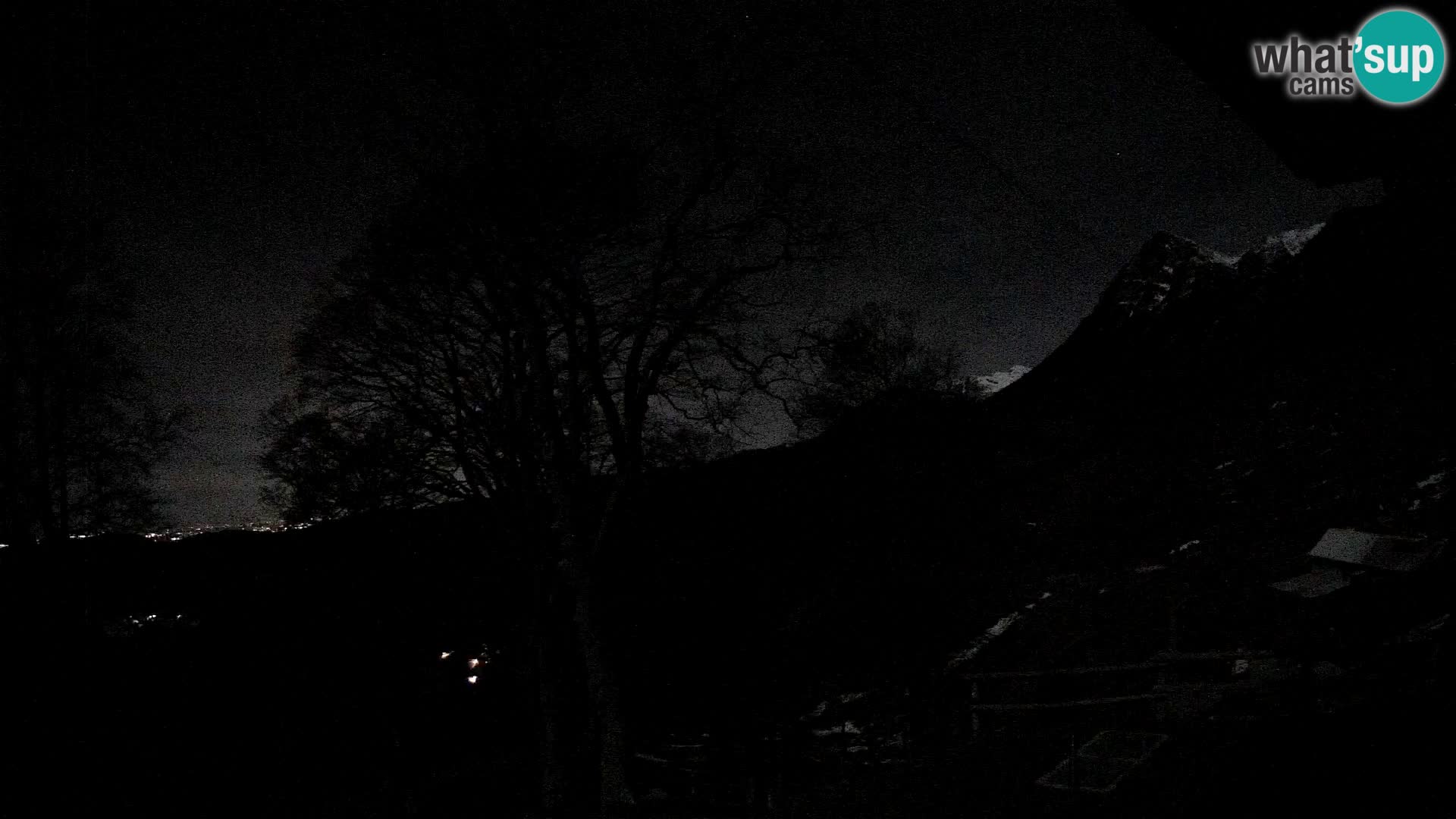 Planina Razor Mountain Hut live cam (1315) | view to Tolminski Migovec