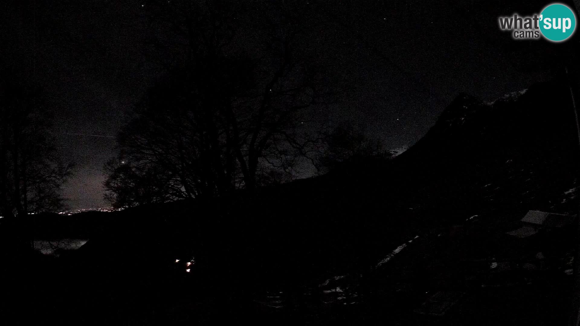 Koča na Planini Razor spletna kamera (1315) | Pogled na Tolminski Migovec