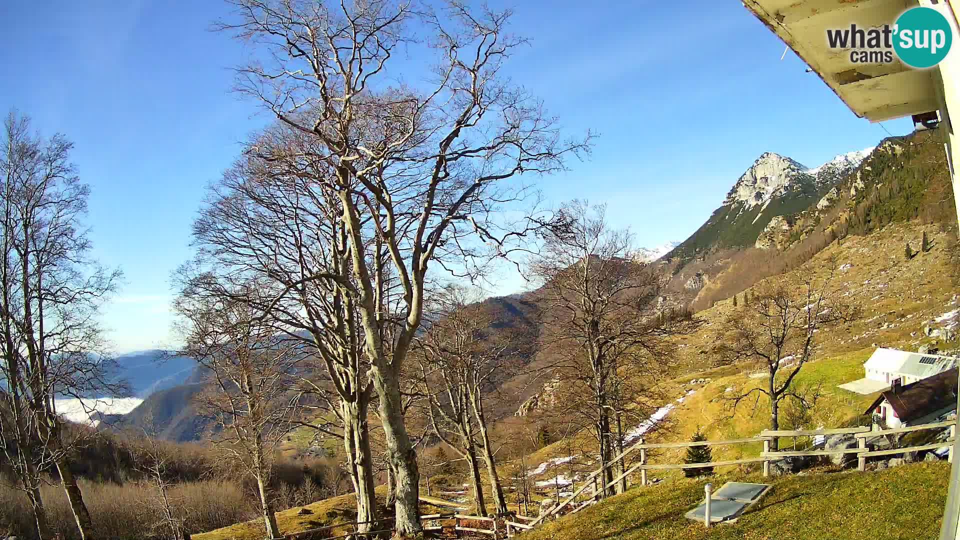 Planinarski dom na planini Razor (1315) | Pogled na Tolminski Migovec
