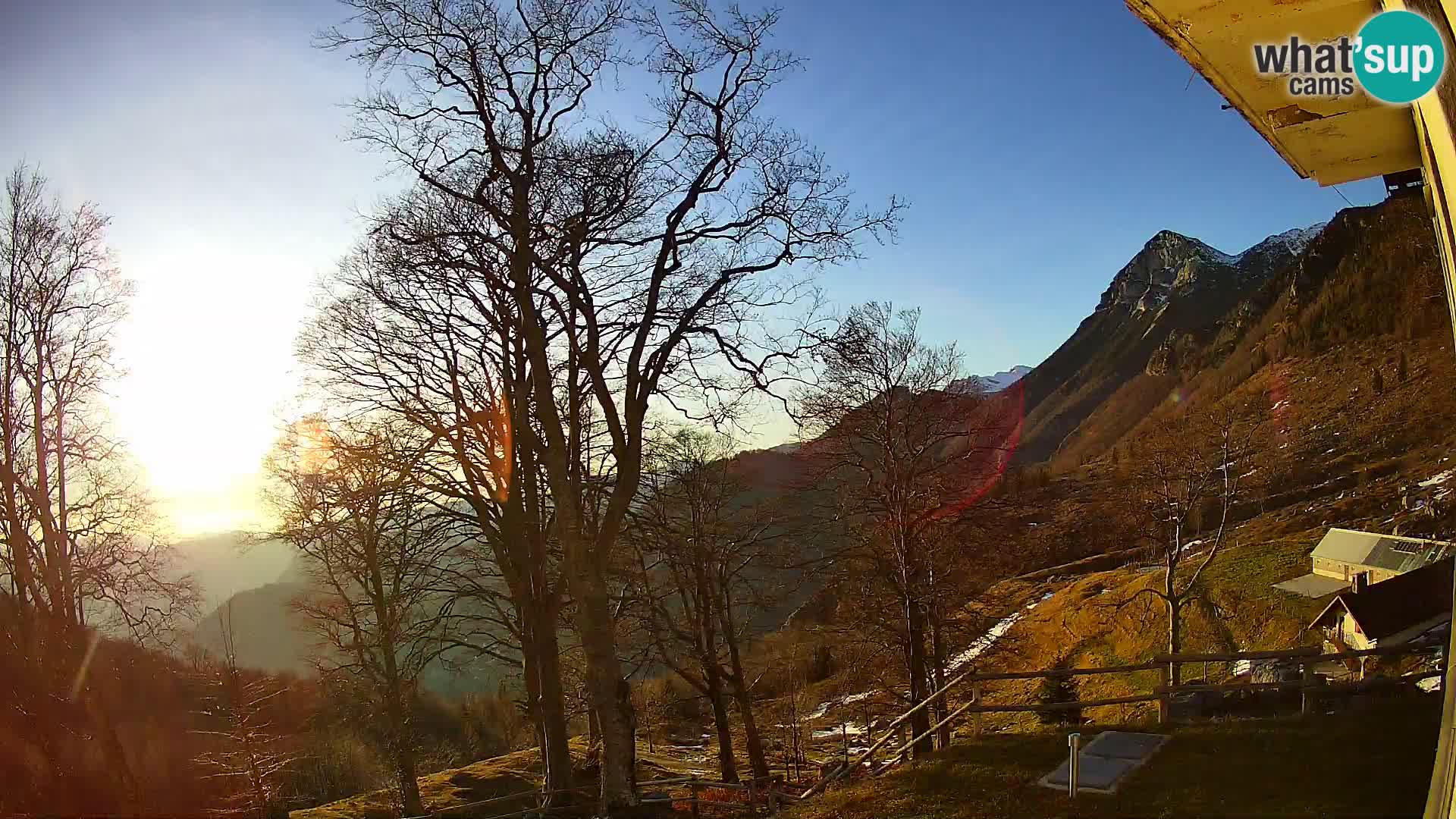 Refuge de la montagne Planina Razor caméra en direct (1315) | vue sur Tolminski Migovec