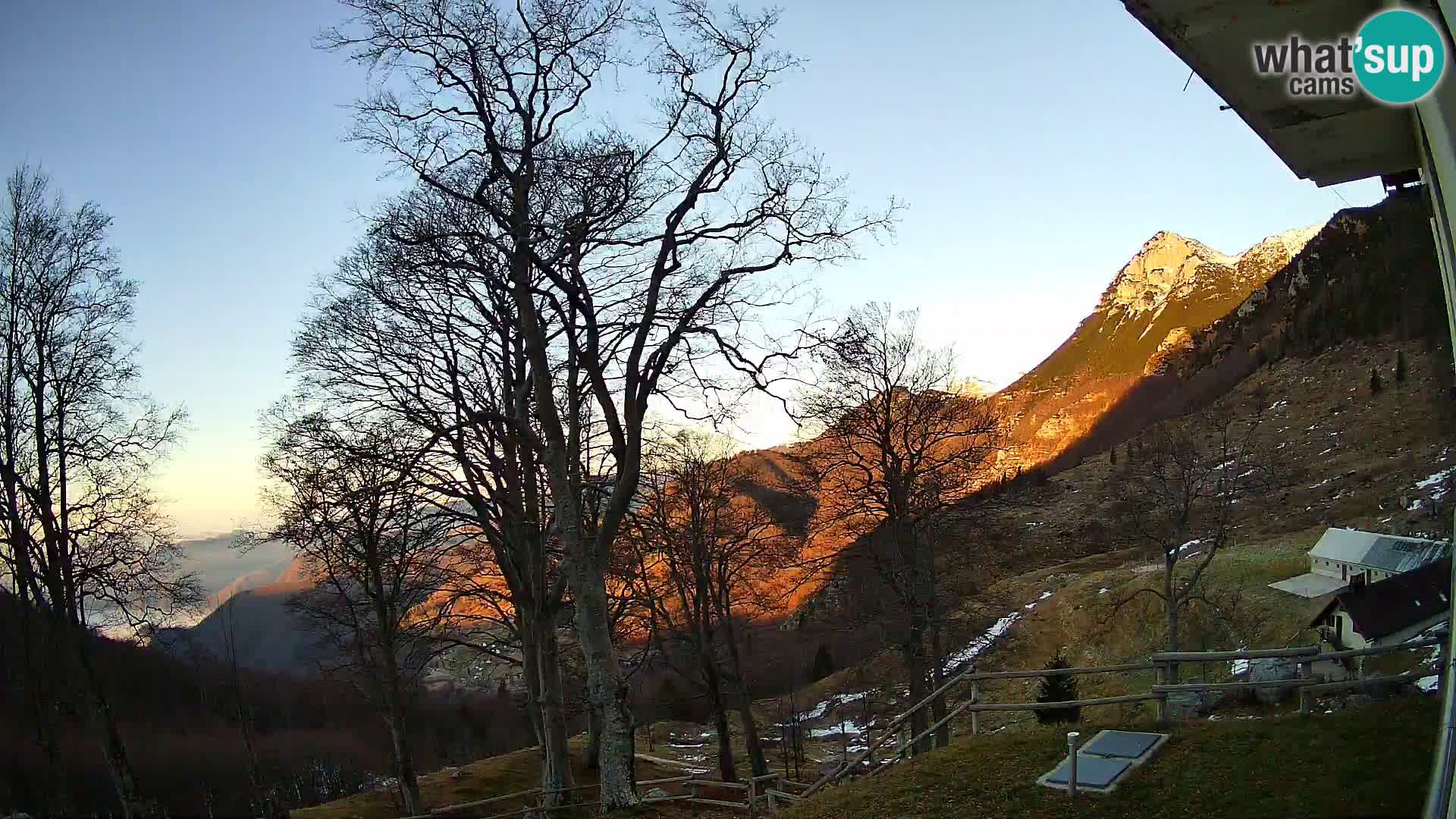 Baita di montagna Planina Razor webcam (1315) | vista su Tolminski Migovec