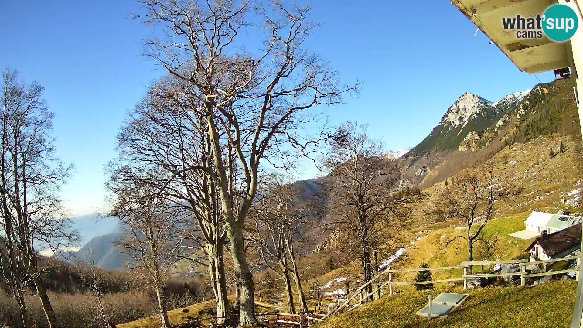 Planina Razor Bergütte Webcam (1315) | Blick auf Tolminski Migovec