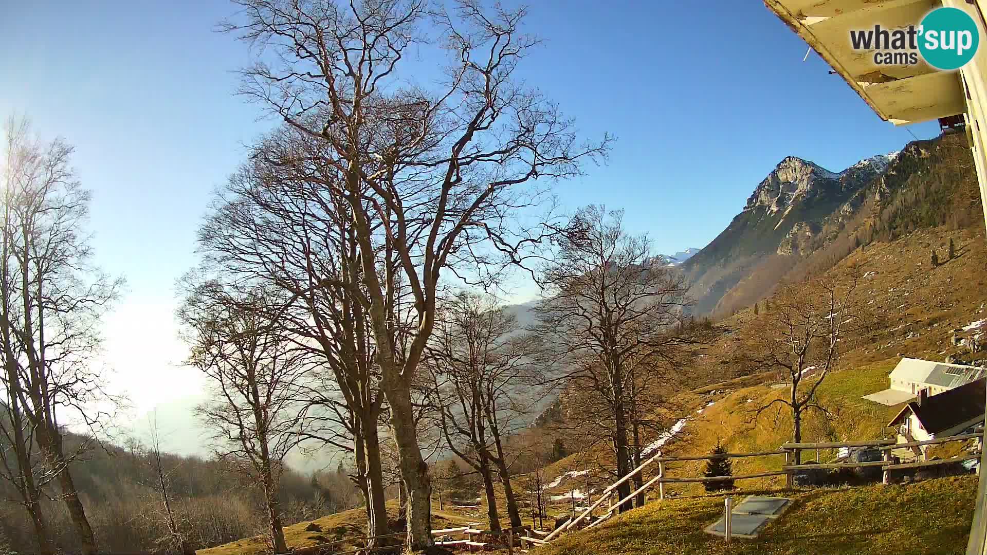 Planina Razor Bergütte Webcam (1315) | Blick auf Tolminski Migovec