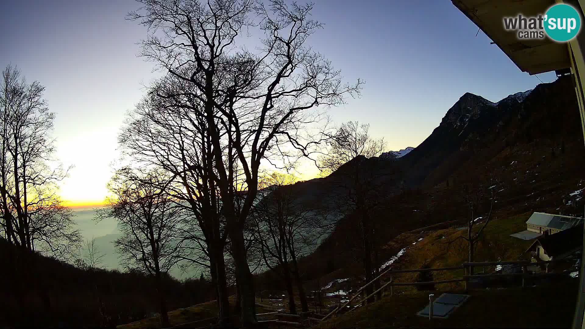 Refuge de la montagne Planina Razor caméra en direct (1315) | vue sur Tolminski Migovec