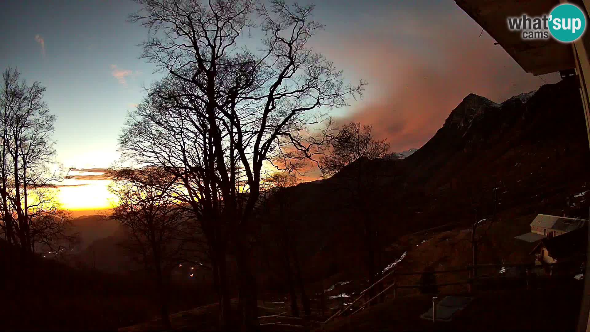 Planina Razor Mountain Hut live cam (1315) | view to Tolminski Migovec