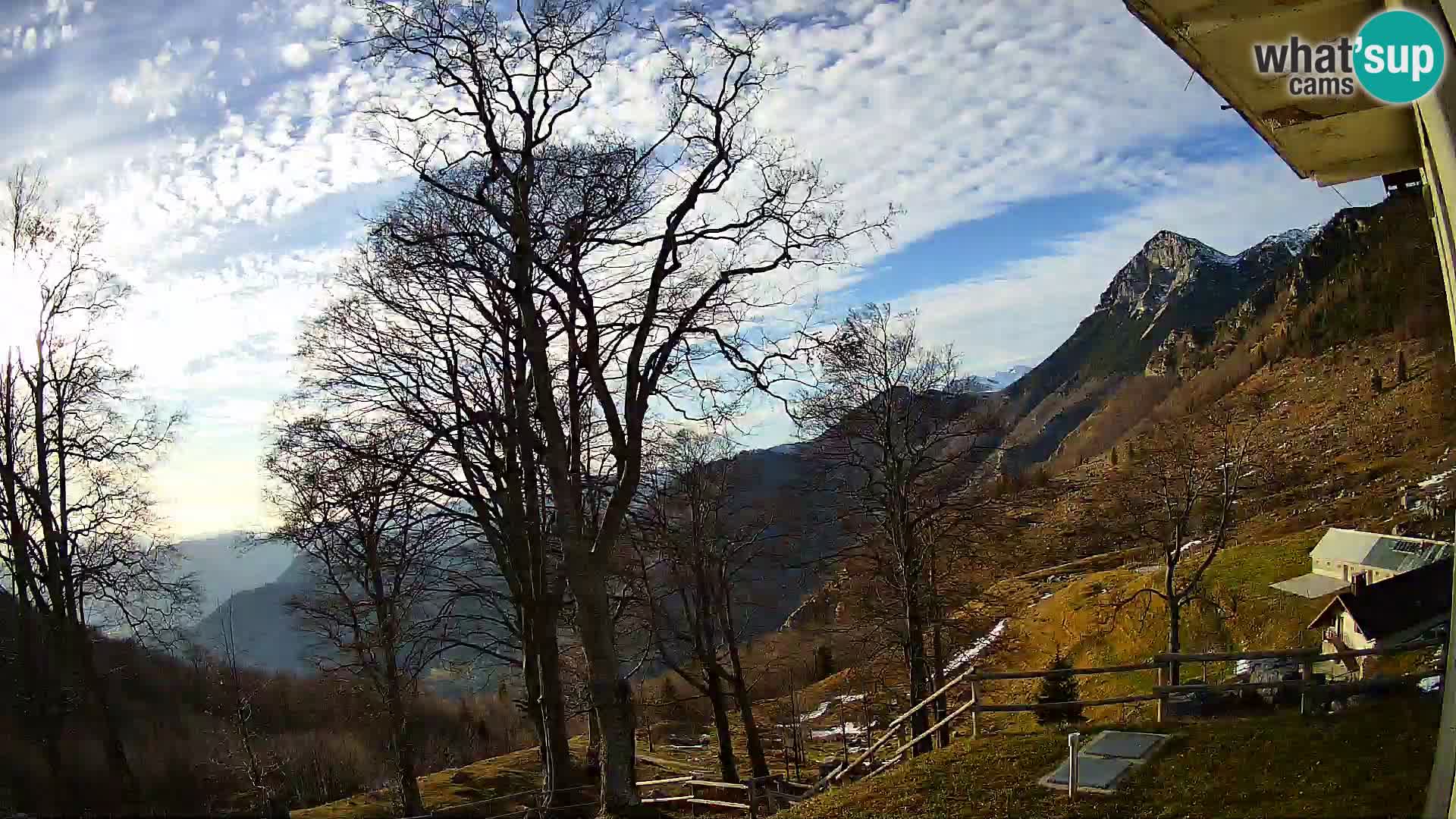 Planinarski dom na planini Razor (1315) | Pogled na Tolminski Migovec