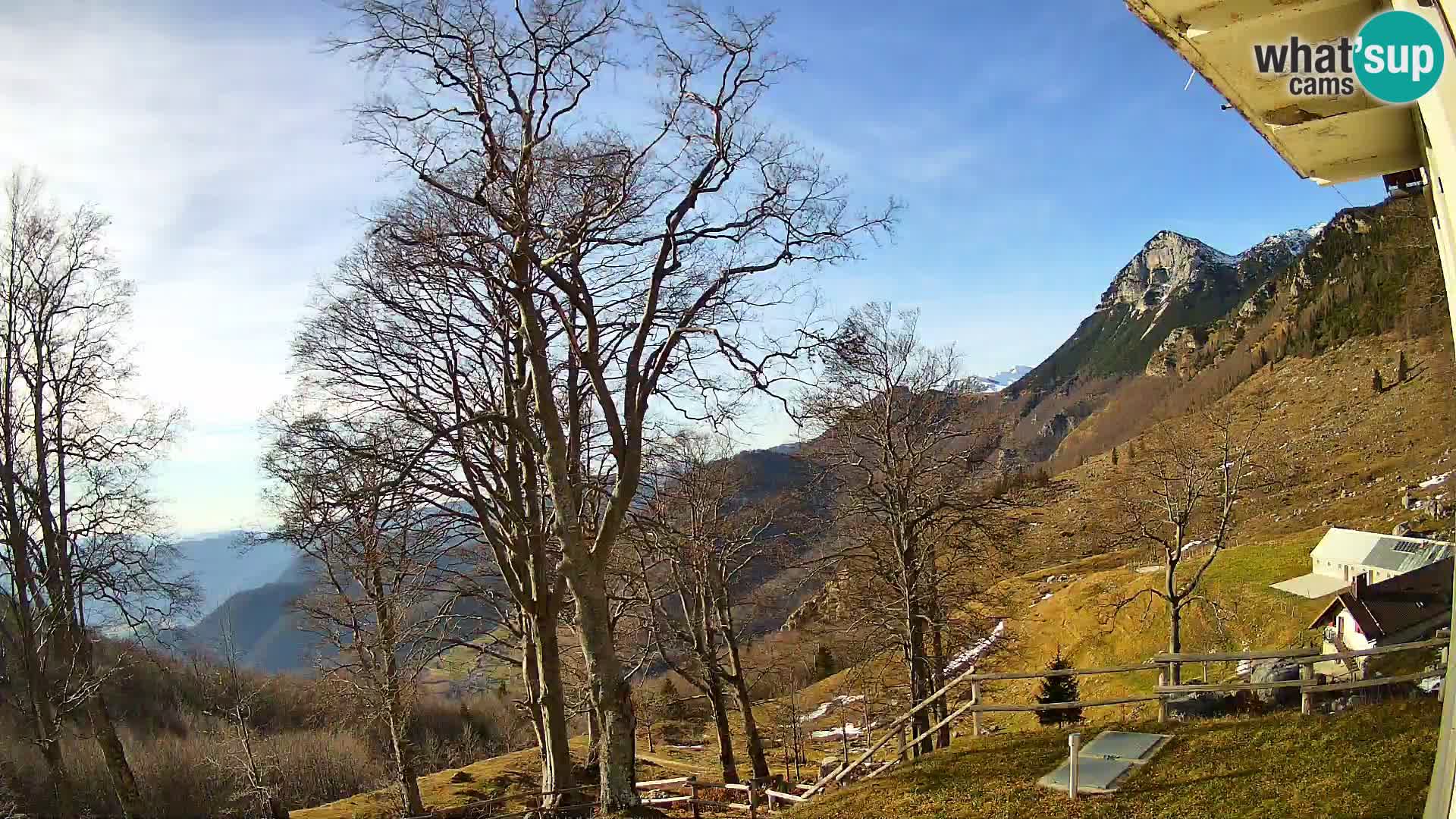 Planinarski dom na planini Razor (1315) | Pogled na Tolminski Migovec