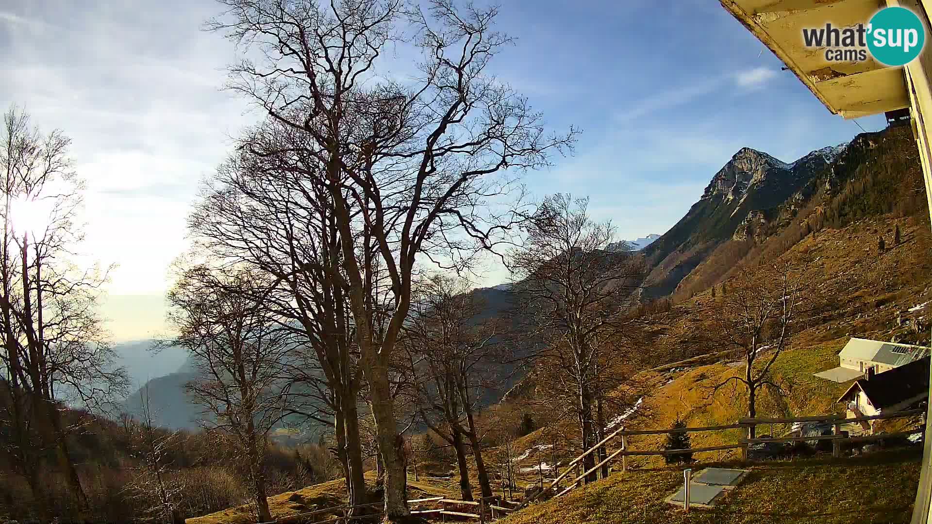 Planinarski dom na planini Razor (1315) | Pogled na Tolminski Migovec