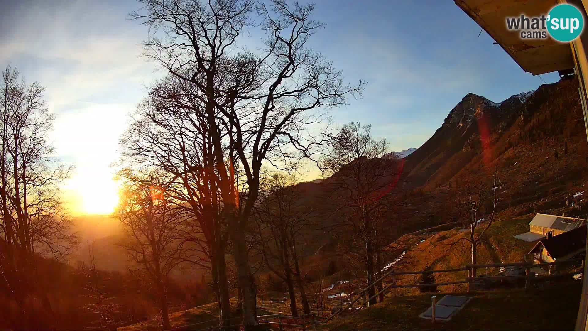 Planina Razor Mountain Hut live cam (1315) | view to Tolminski Migovec