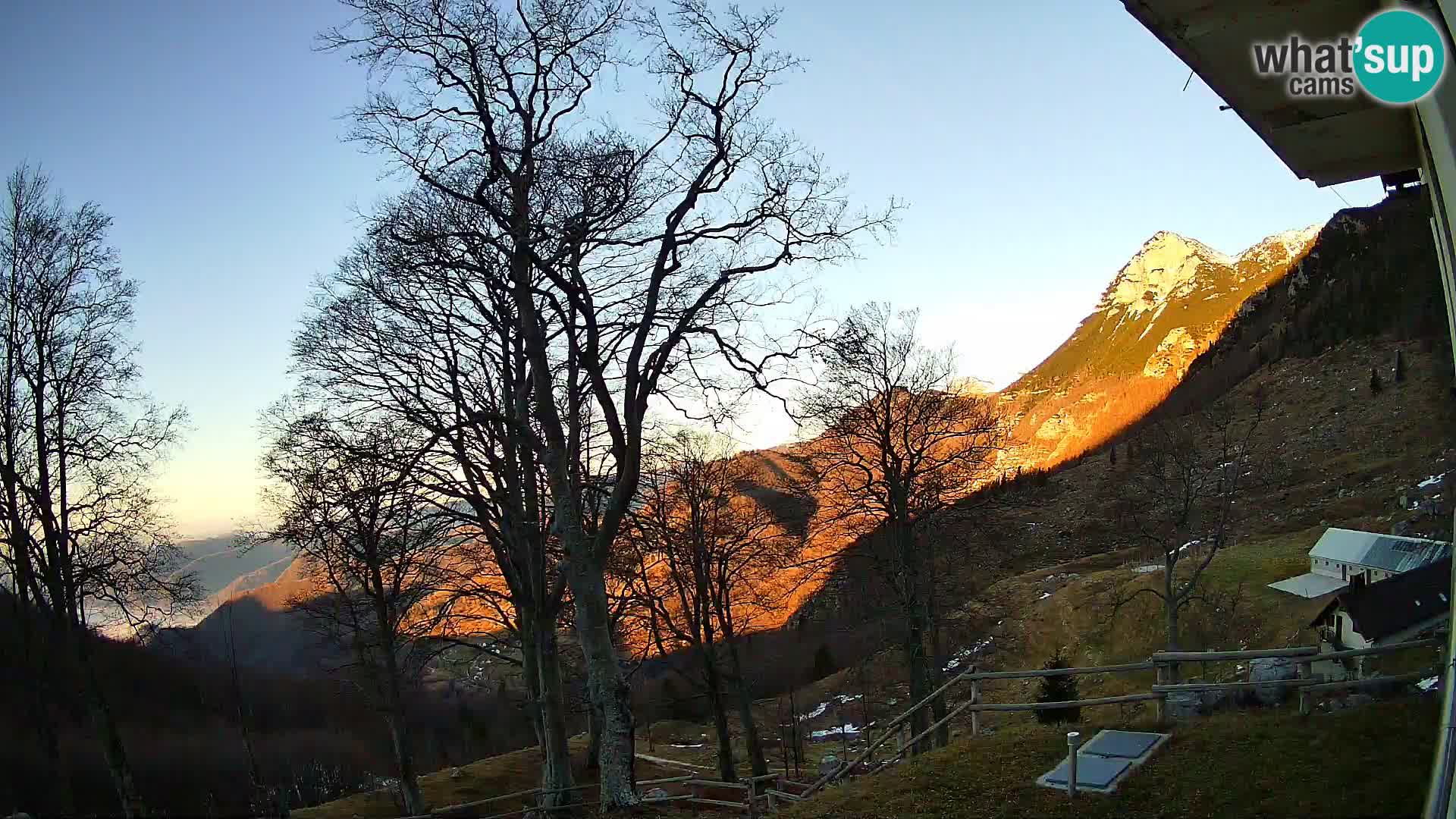 Planina Razor Mountain Hut live cam (1315) | view to Tolminski Migovec