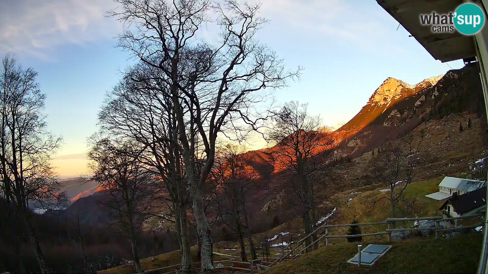 Planinarski dom na planini Razor (1315) | Pogled na Tolminski Migovec