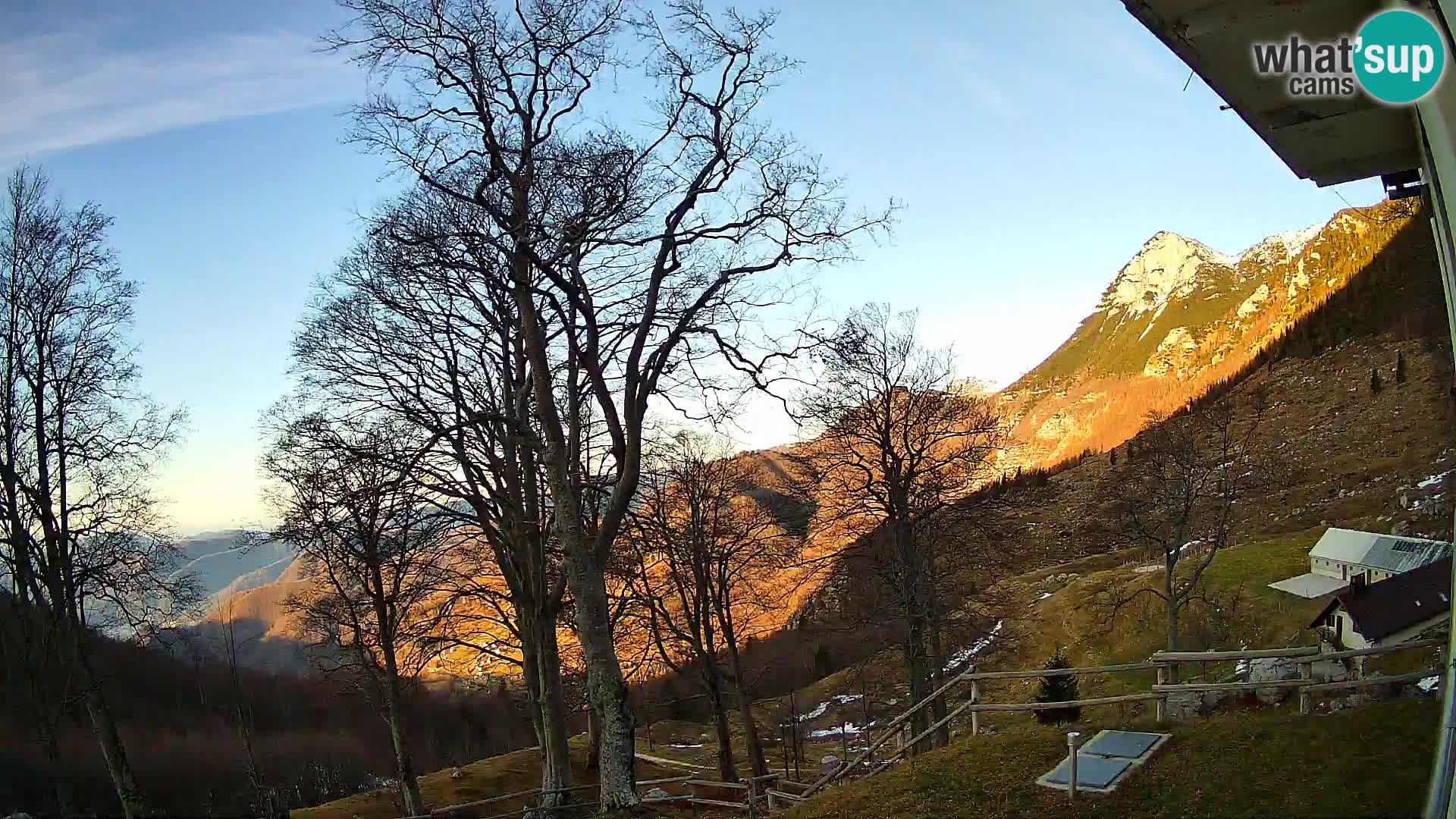 Planina Razor Bergütte Webcam (1315) | Blick auf Tolminski Migovec