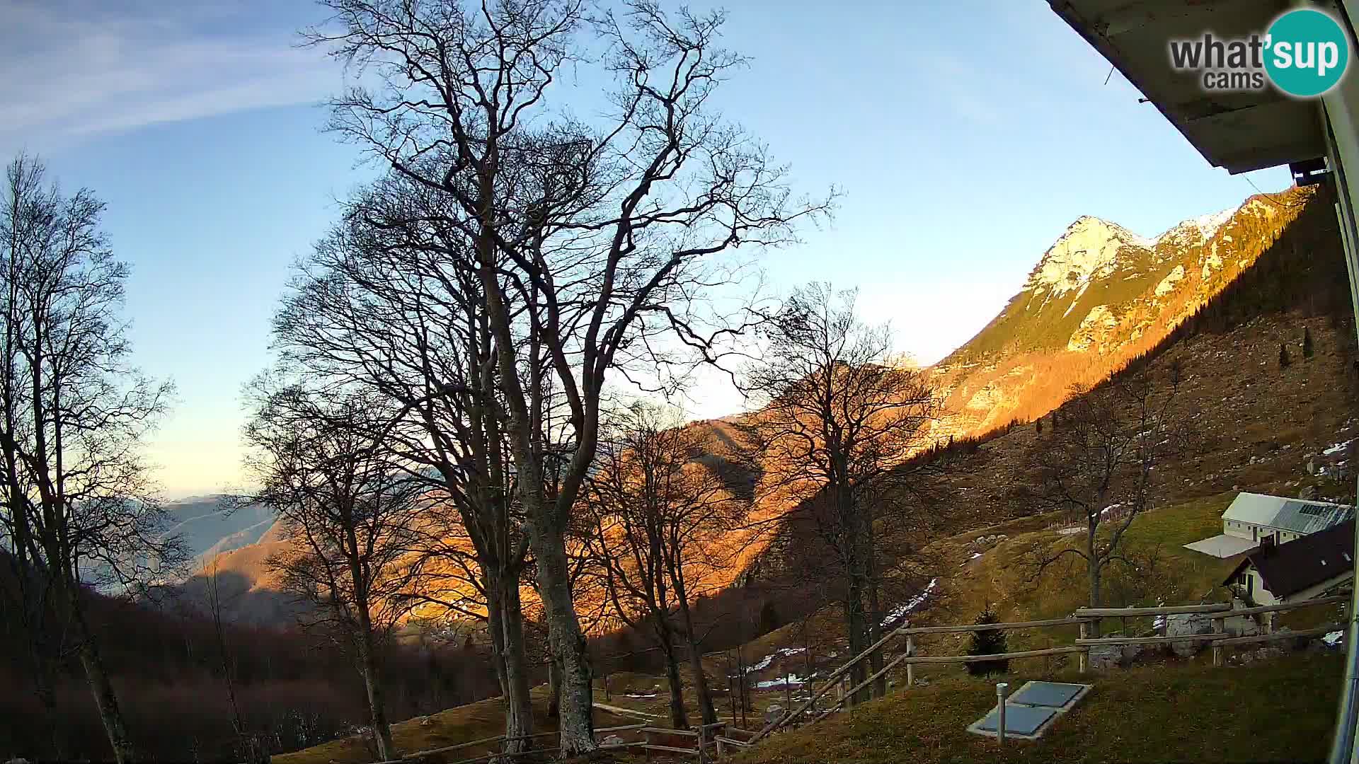 Planina Razor Bergütte Webcam (1315) | Blick auf Tolminski Migovec